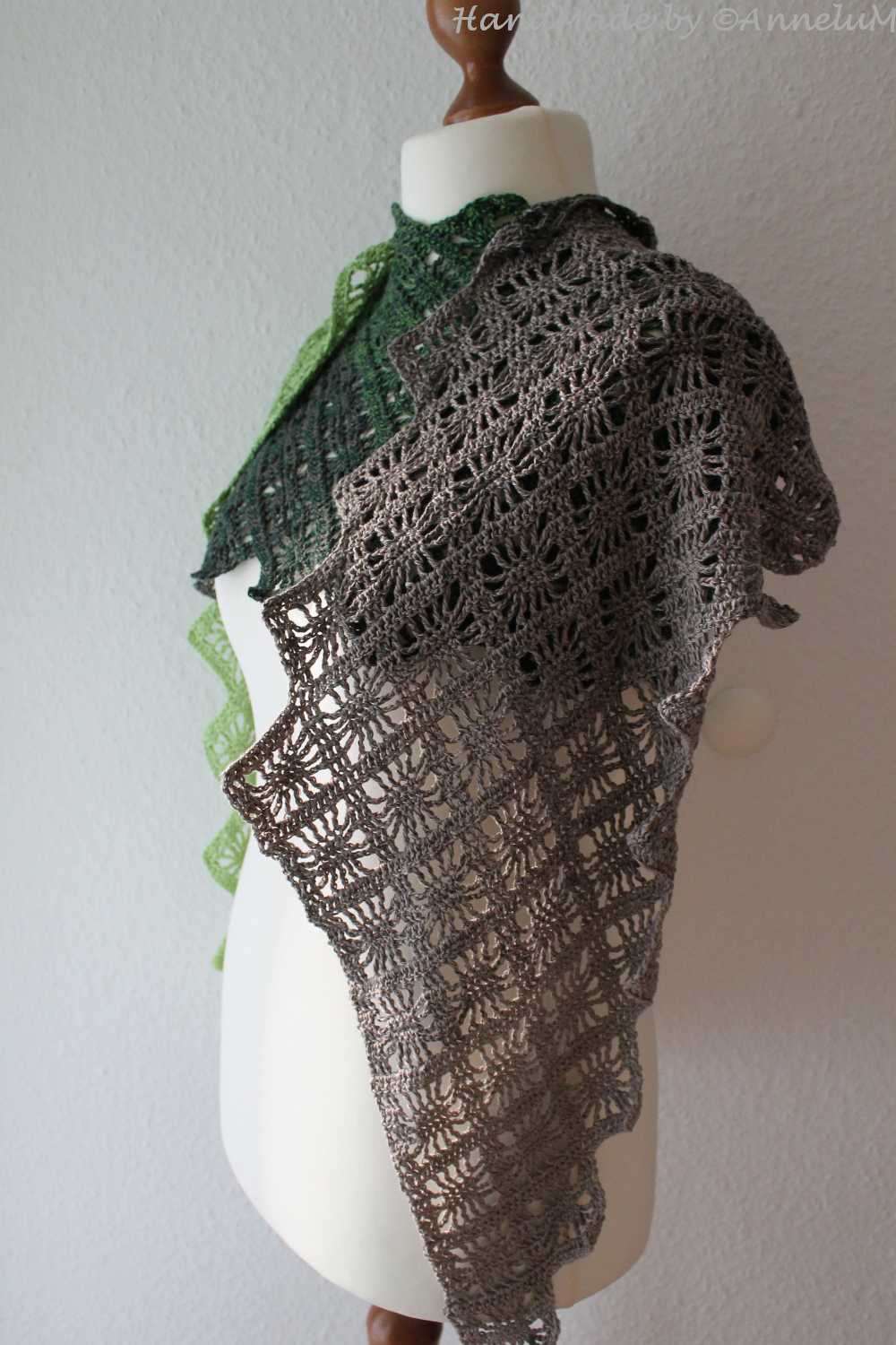 Langer Schal mit Sonnenfenstermuster Handmace by AnneluM