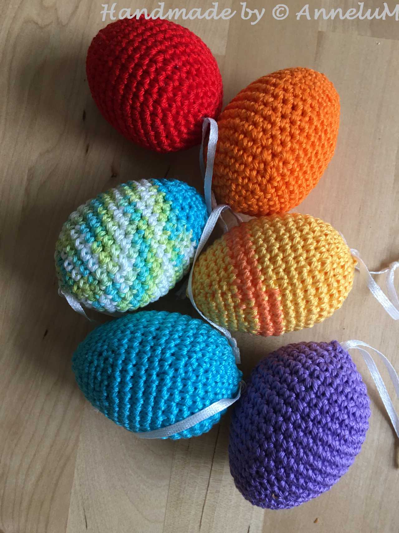 Plastikeier umhäkelt. Handmade by AnneluM