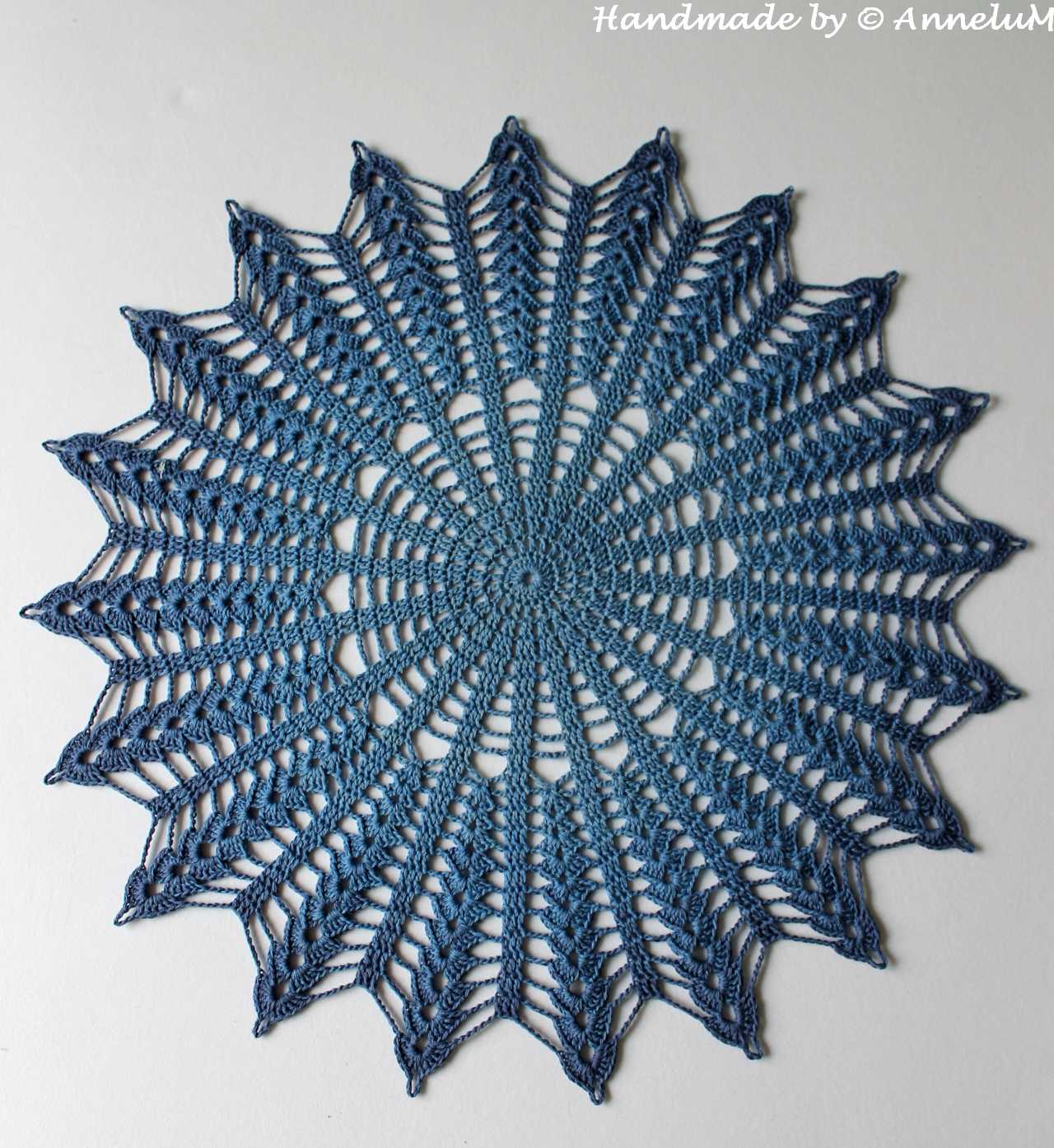 Blaues Deckchen Handmade by AnneluM